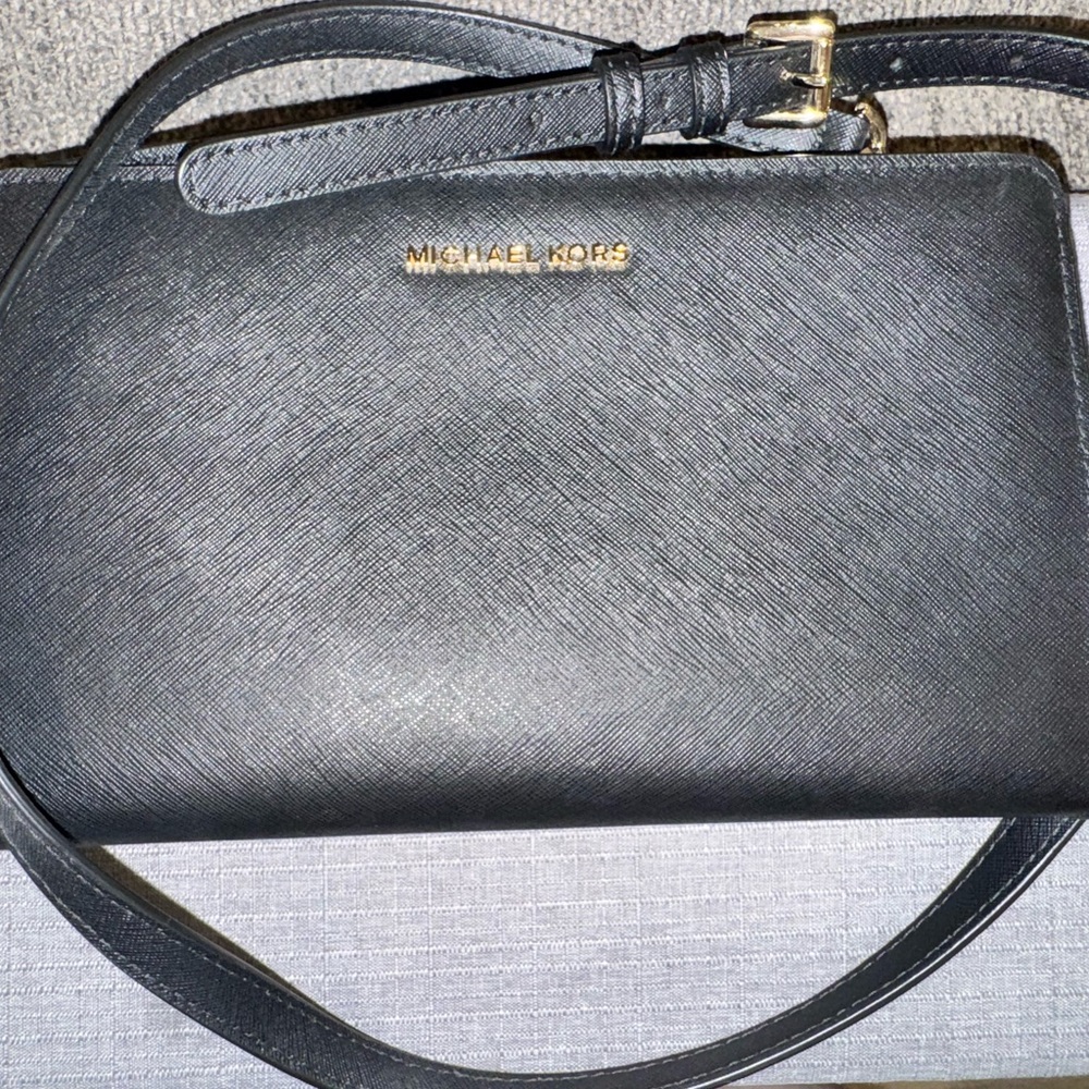 Michael Kors Elegant Black Crossbody Bag